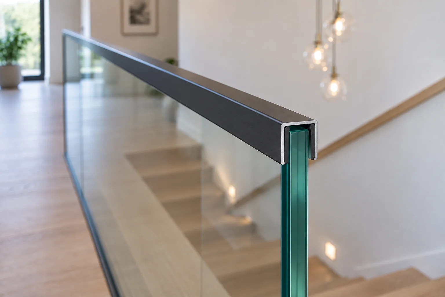 The top rail detail